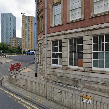 Chic 1 Bed Apartment, Centre *