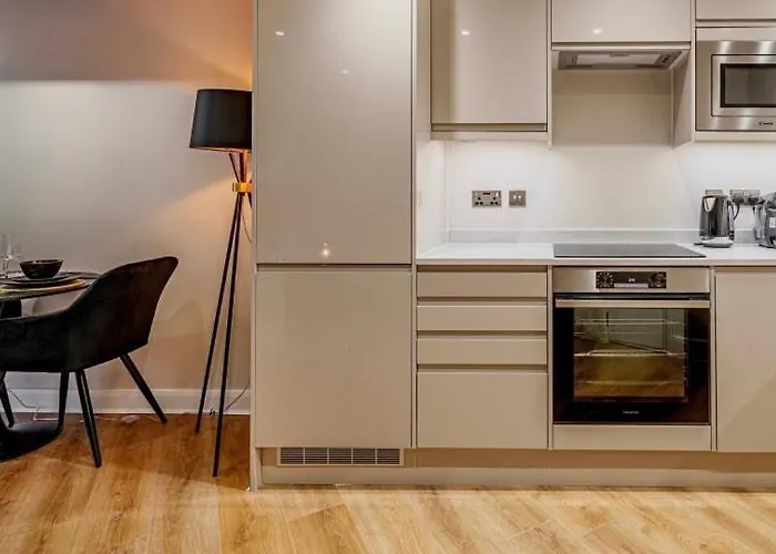 Chic 1 Bed Apartment, Centre * 리즈