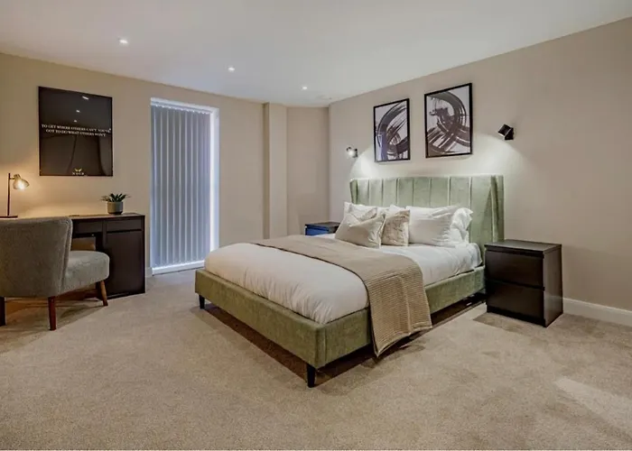 Chic 1 Bed Apartment, Centre דירה *