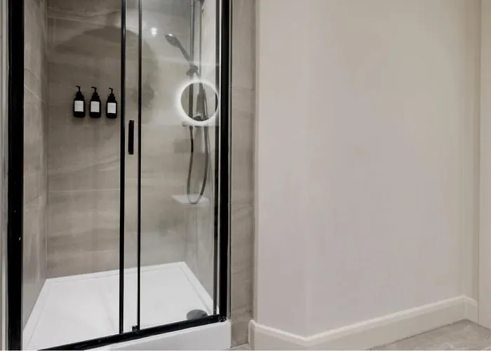 Chic 1 Bed Apartment, Centre