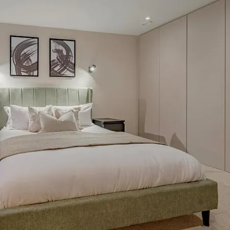 Chic 1 Bed Apartment, Centre