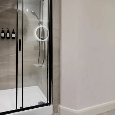 Chic 1 Bed Apartment, Centre