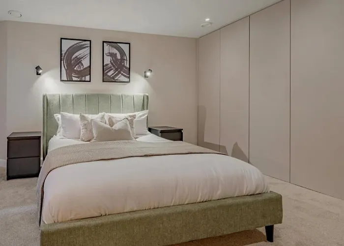 Chic 1 Bed Apartment, Centre